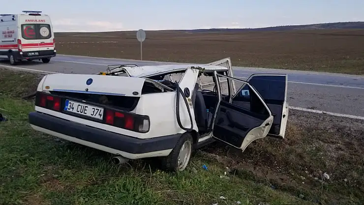Otomobil tarlaya uçtu: 4 kişi yaralandı