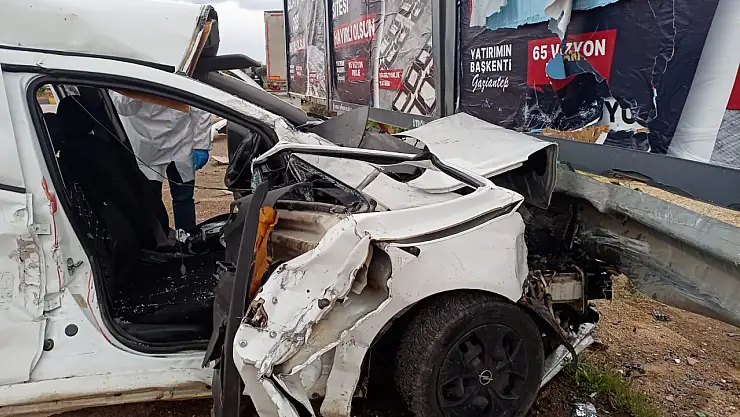 Otomobil ve tır çarpıştı: 2 kişi hayatını kaybetti