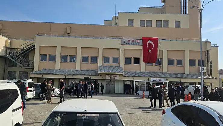 Otomobildeki iki kardeşe kurşun yağdırdılar: 1 ölü