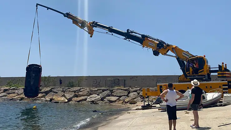 Otomobilin el frenini çekmeyi unutunca olanlar oldu! Otomobili beklemediği bir yerde buldu