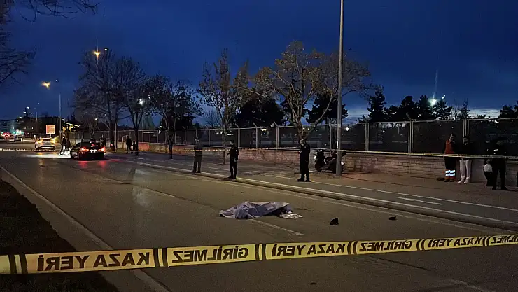 Otomobilin yayaya çarptığı feci kaza kamerada