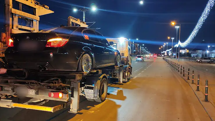 Otomobiline siren ve çakar sistemi takan sürücü polisi dikkatinden kaçmadı