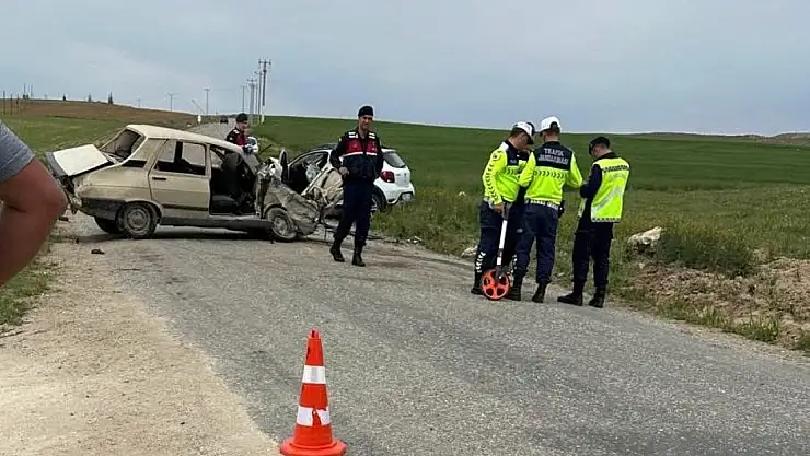 otomobiller çarpıştı 1 ölü 3 yaralı