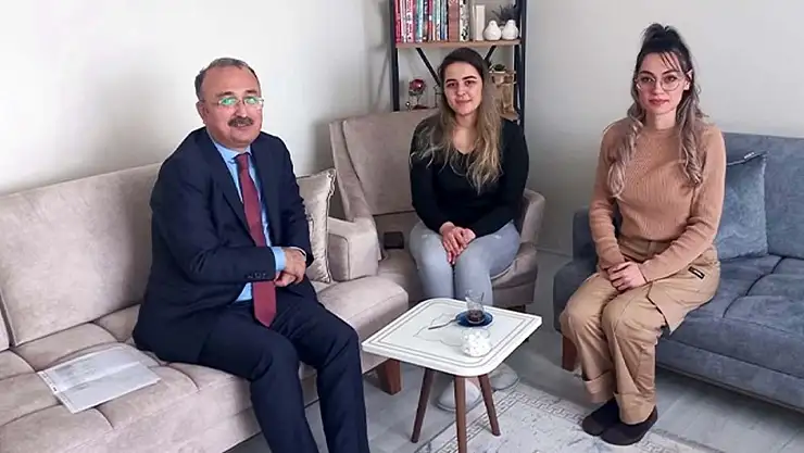 Özel'den şehit ailesine ziyaret