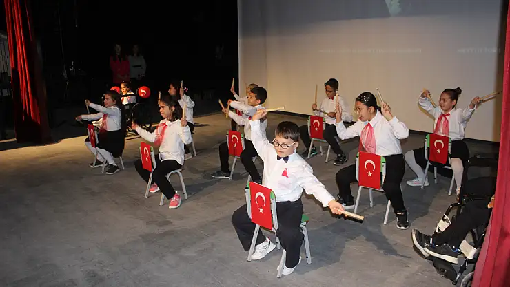 Özel öğrenciler Konya'da sahne aldı: Tüm engeller yok oldu!