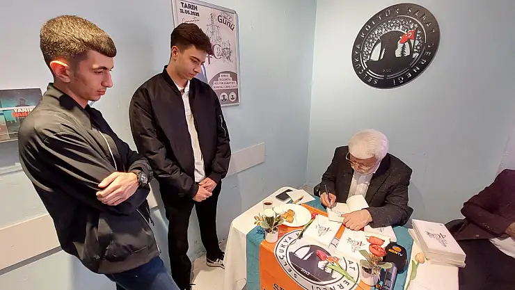 Özer okurları ile buluştu