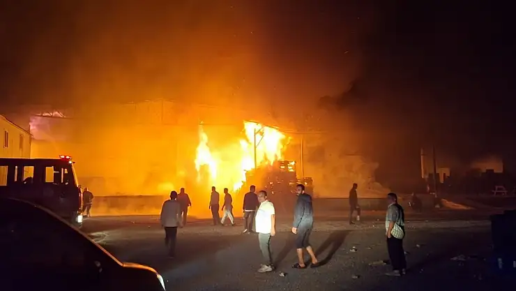 Paketleme fabrikasında korkutan yangın: 3 saatte kontrol altına alındı