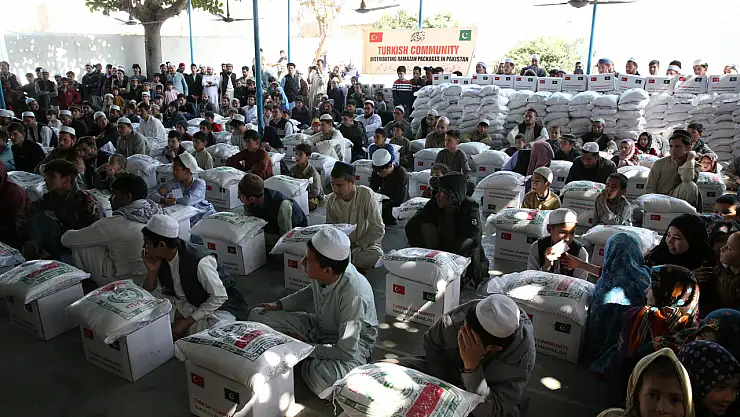 Pakistan'da yaşayan Türk vatandaşları, ramazanda ihtiyaç sahiplerine 1000 koli erzak dağıtacak