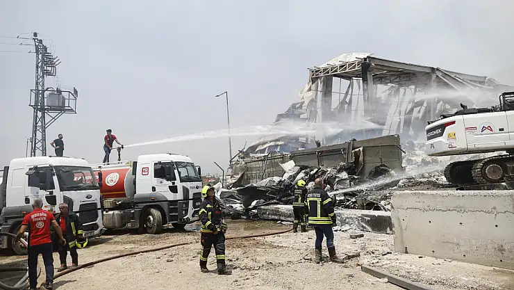 Pamuk deposunda çıkan yangın kontrol altında