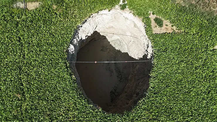 Pancar ekili tarlada ikinci kez obruk oluştu