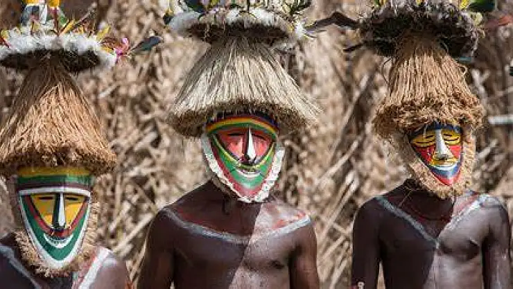 Papua Yeni Gine kabileleri hangi ülkeye ait? Papua Yeni Gine hangi dine inanıyor? Papua Yeni Gine'de ölüleri ne yapıyorlar?