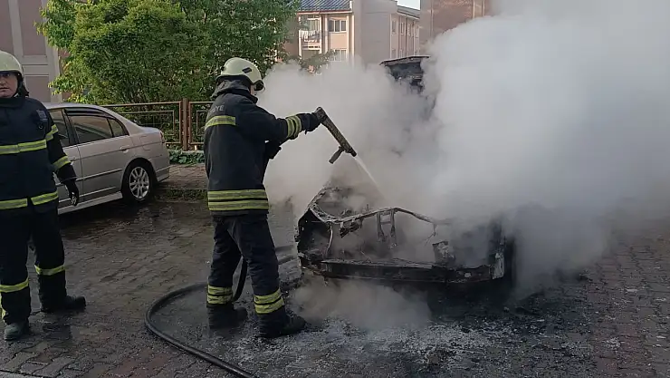 Park halinde alev alarak küle döndü