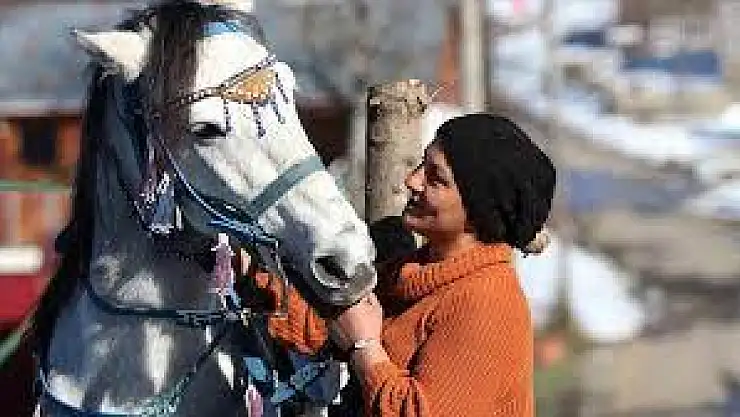 Patronuna kızdı, işe atla gitti