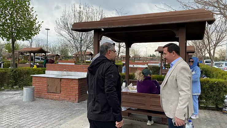Piknik yapan vatandaşlarla biraraya geldi