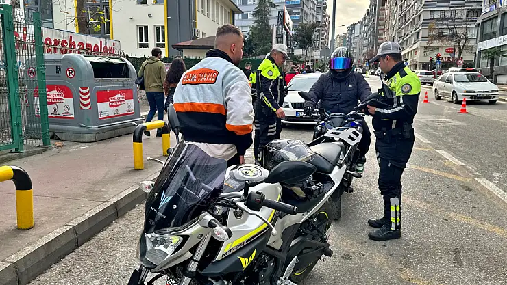 Polis ekipleri acımadı! Abartı egzoz ve motosiklet kullananlara cezayı kesti!