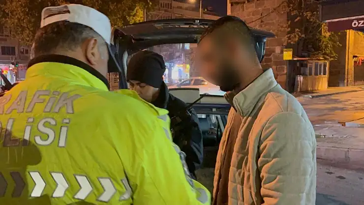 Polis kimliğini isteyince sosyal medyasını açtı