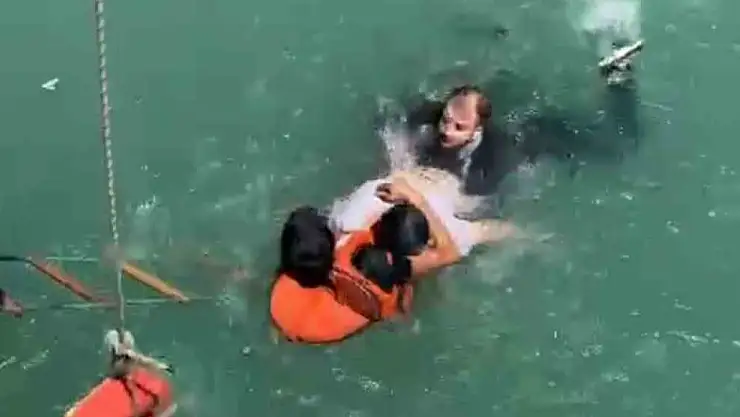 Polis ve vatandaş el ele can kurtardı