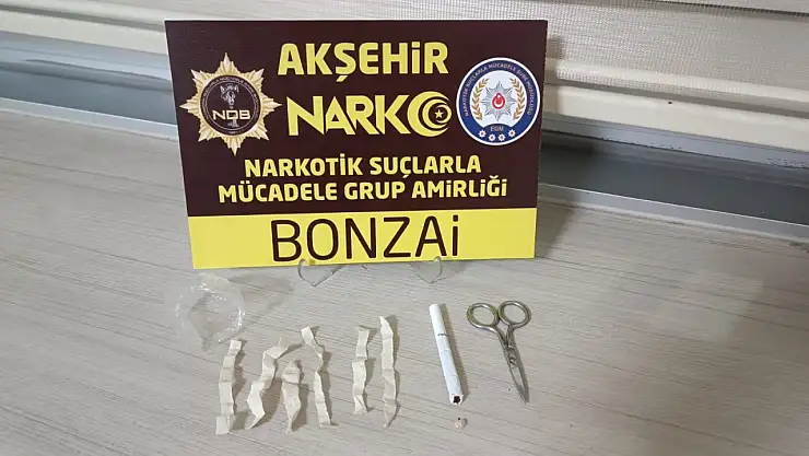 Polisi gördü kaçmaya başladı, üzerinde uyuşturucu yakalandı!