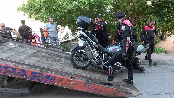 Polisler kazaya karıştı! Yaralılar var…