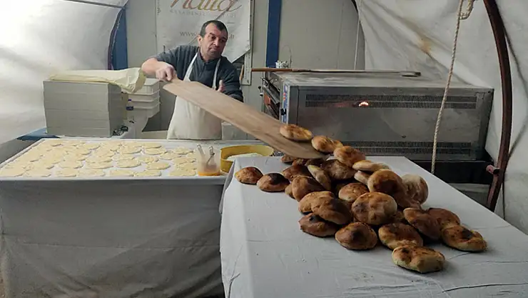 Rahat edemedi, fırını deprem bölgesine taşıdı