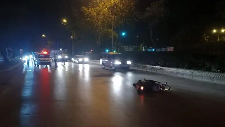  Refüje çarpan sürücü yaralandı