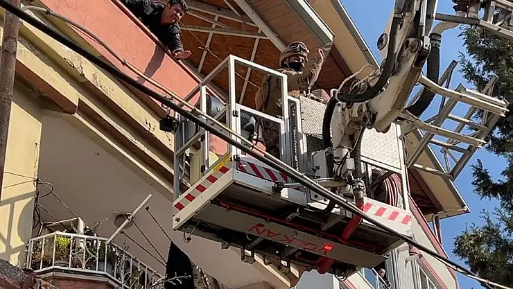 Rehin alınan ailenin yardımına özel harekat polisi koştu