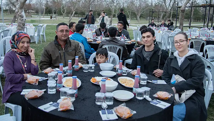 S.Ü. Depremzede ve engelli öğrencileri iftar sofrasında ağırladı