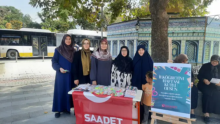 Saadet Partisi Kadın Kolları'ndan öğrencilere sürpriz