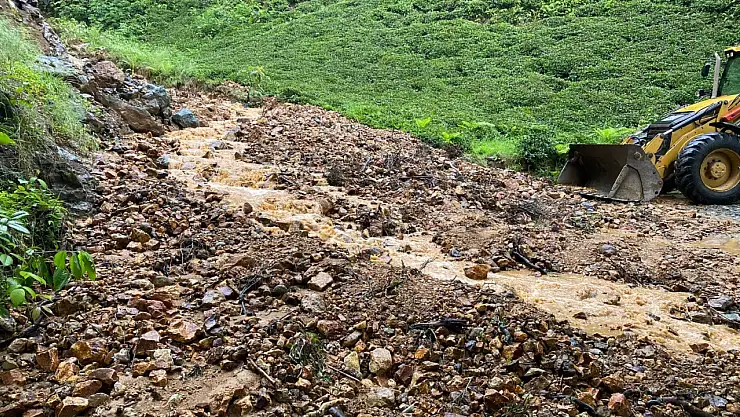   Sağanak yağış heyelana döndü!
