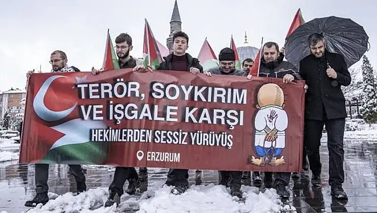 Sağlık çalışanları İsrail saldırılarını protesto etti