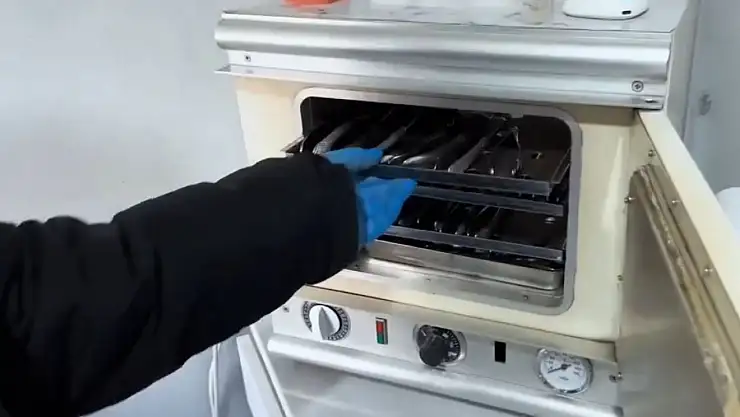 Sahte diş hekimleri yakayı ele verdi! Klinik dolusu para ve cihaz ele geçirildi