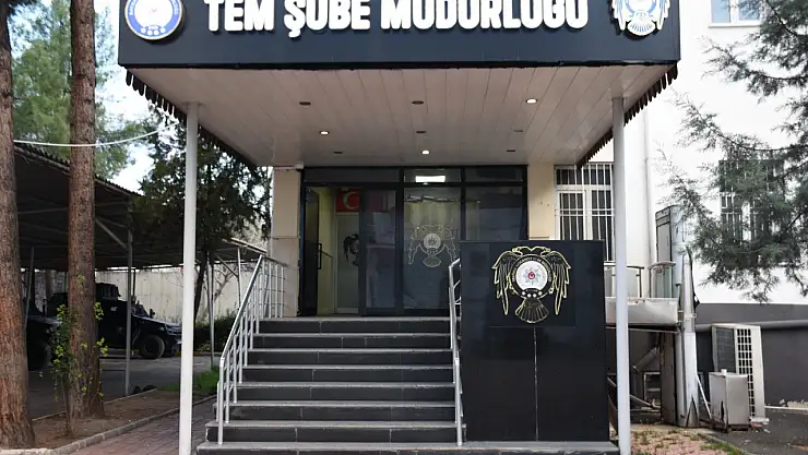 Sahte kimlikle yakalanan şüphelinin 37 yıl cezası olduğu ortaya çıktı