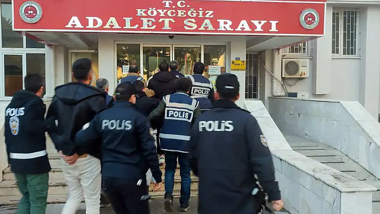 Sahte polisler, gerçek polislere yakalandı