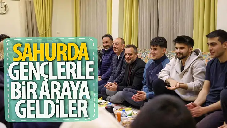 Sahurda gençlerle buluştular!
