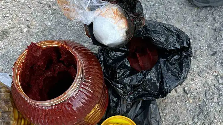 Salça kavanozundan uyuşturucu çıktı