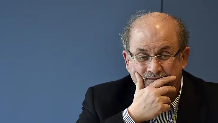 Salman Rüşdi bıçaklı saldırıya uğradı