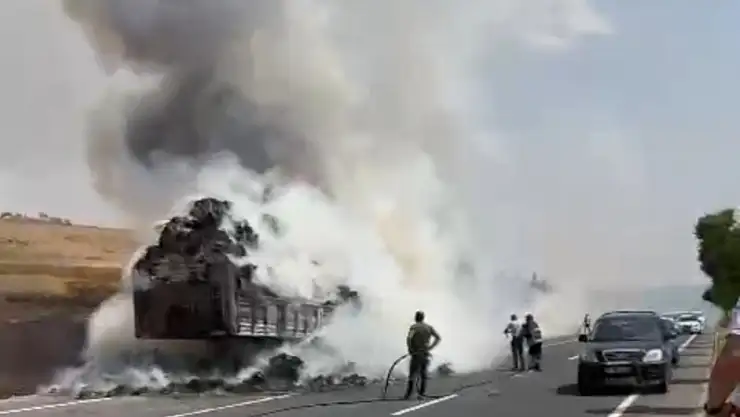 Saman yüklü tır küle döndü