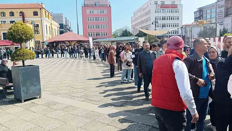 Samsunspor-Galatasaray maçı için biletler yoğun ilgi gördü