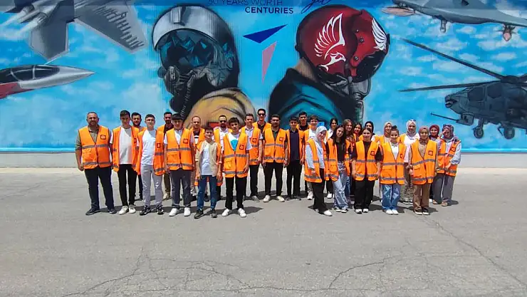 Sarayönü Derneği, lise öğrencilerini TUSAS VE ASELSAN'a götürdü