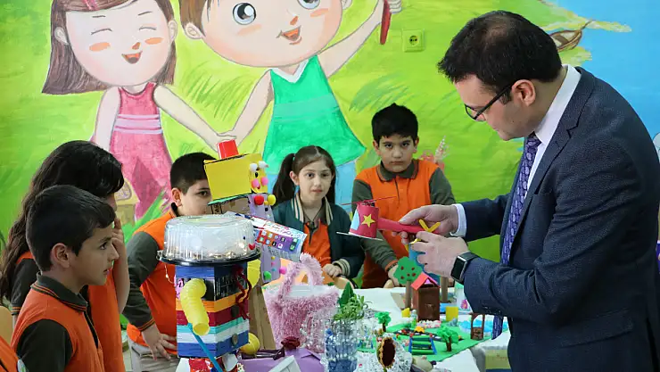 Sarayönü'nde geri dönüşüm sergisi: Kaymakam Çakmak açılışa katıldı