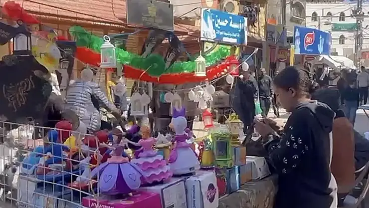 Savaşın ortasında geleneksel Ramazan ayı etkinliği gerçekleşiyor