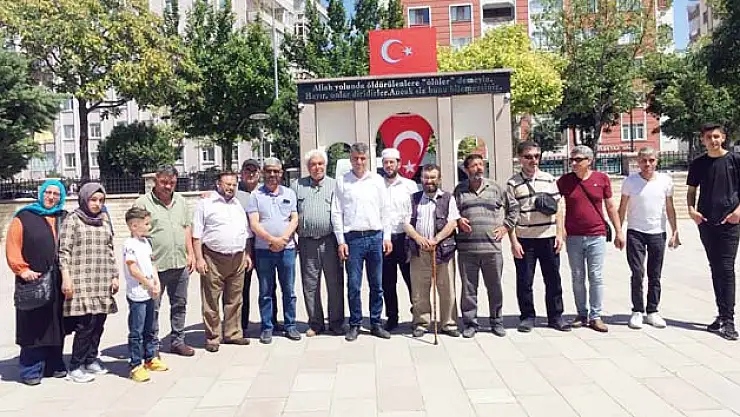 Şehitlere anlamlı ziyaret