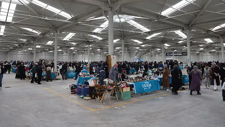 Selçuklu 2. el pazarı yeni gününde yoğun ilgi gördü!