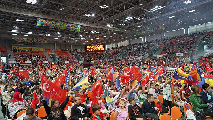 Selçuklu Belediyesi Halk Oyunları Ekibi  Zenica Çocuk  Şenliği'nde Sahne Aldı!