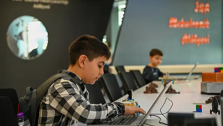 Selçuklu'da ara tatil dolu dolu geçti: Çocuklar uzay ve havacılık atölyelerinde buluştu