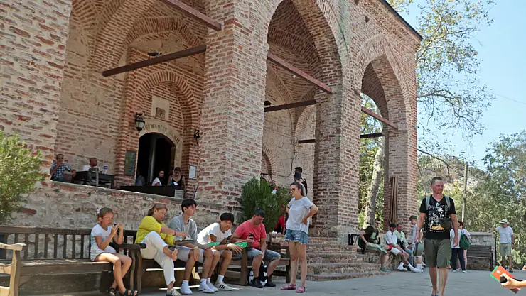 Selçuklu mimarisi 793 yıllık camiye turistlerin ilgi odağı oldu!