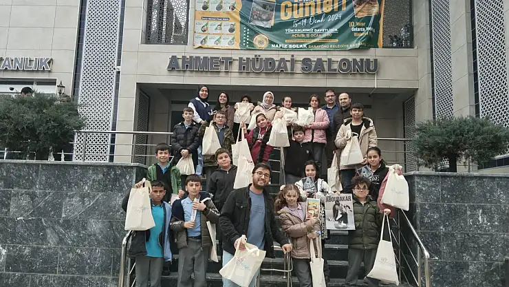 Sevgi Melekleri Derneği, kitap günlerinde binlerce çocuğa ulaştı