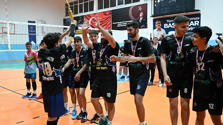 Seydişehir Belediyesi'nin düzenlediği  turnuvada kupa sahibini buldu!