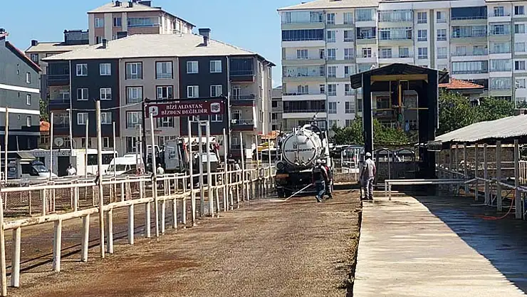 Seydişehir'de çöp konteynırları ve canlı hayvan pazarı dezenfekte ediliyor