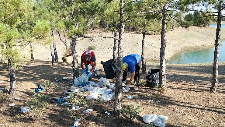 Seydişehir'de Gökçehüyük Barajı'nda 5,5 ton atık toplandı